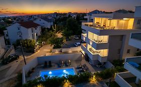 Villa Maro - Apartments With Heated Pool