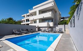 Villa Maro - Apartments With Heated Pool